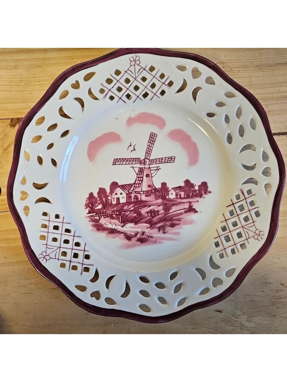 Vintage Dutch Delfts Rood Hand-painted Lattice Cut Plate
